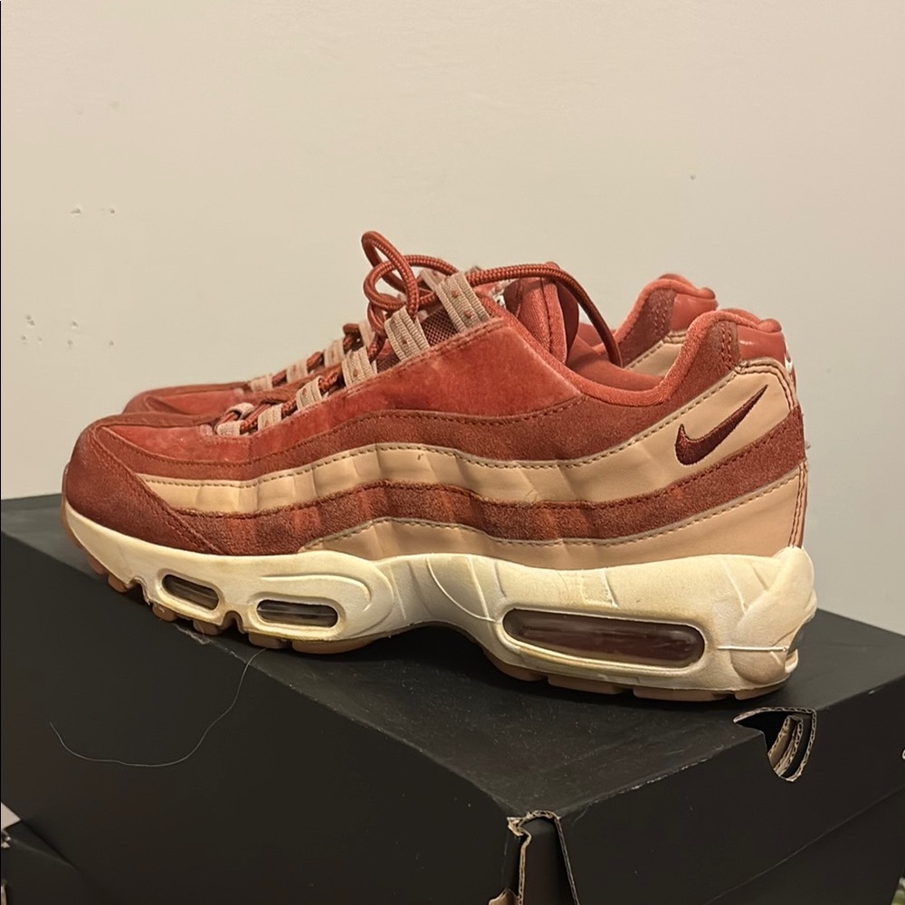 Nike Air Max 95 in Red and Tan